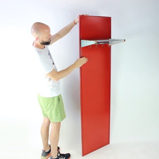 Accroche murale en métal rouge pour couloir, Mid Century, Tchécoslovaquie, années 1950