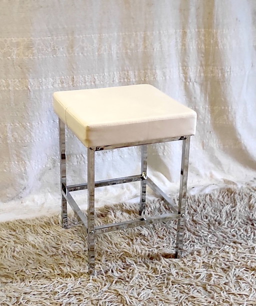 Taburete de diseño en metal cromado y polipiel blanca - mediados del siglo XX