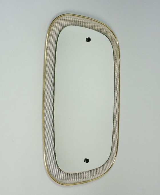 Image 1 of Wunderschöner Wandspiegel im Mid-Century-Modern-Stil der 1950er Jahre mit Drahtgeflechtrahmen und Messing