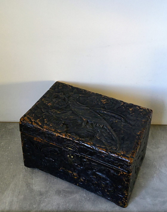 Image 1 of Cassapanca antica fatta a mano con decorazione di uccelli e fiori