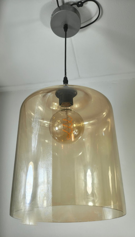 Hanglamp met amberkleurig glas