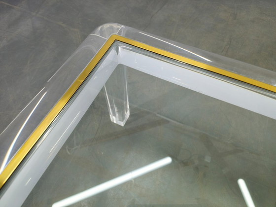 Image 1 of Italienischer Couchtisch aus Acryl, Messing und Glas, 1980er Jahre