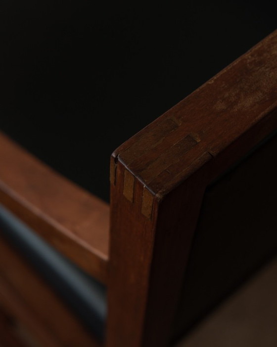 Image 1 of Poltrona vintage in legno e similpelle skai nera, stile scandinavo