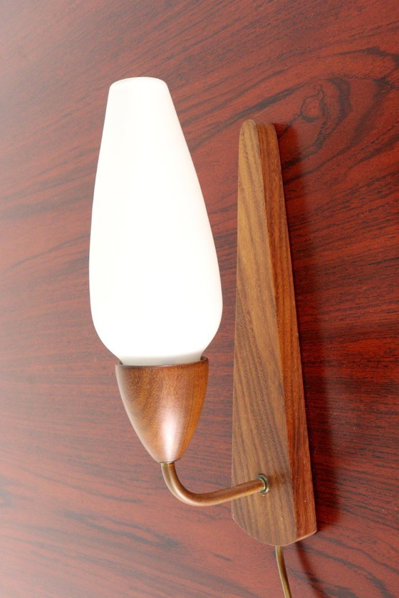 Image 1 of Lampada da parete vintage in teak con paralume in vetro smerigliato