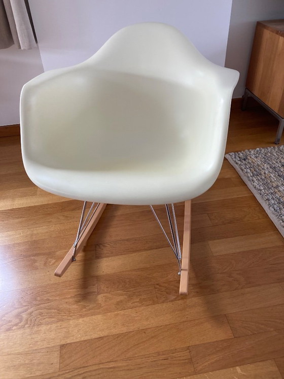 Image 1 of Silla mecedora Vitra Eames RAR