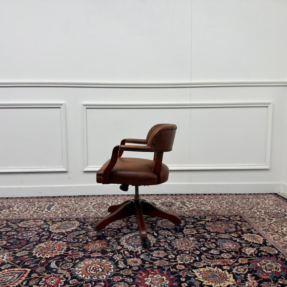 Chaise de bureau Chesterfield Wade anglaise marron – Wade Upholstery, Chaises de bureau, Leather, Wood (photo 3 of 8)