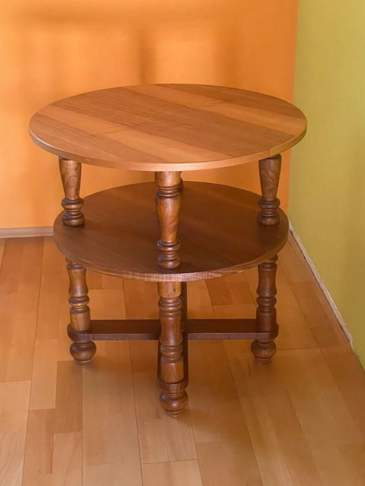 Table ronde en bois tourné