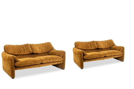 Image 1 of Vico Magistretti. Divano 2 posti modello “Maralunga”. Anni '70.