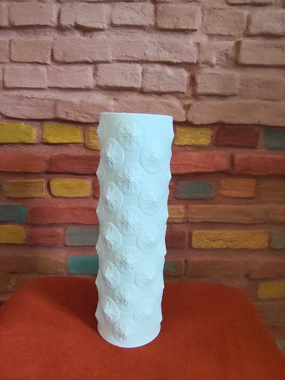 Image 1 of Biskuitporzellan Vase aus den 60er Jahren von Scherzer Bavaria Design Werner Uhl -  Mid Century Blumenvase Vintage weiß