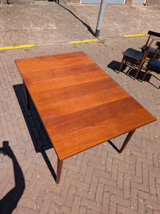Image 1 of Zeldzame Deens Design 'Longette' Eetkamersuite van Hans Olsen voor Frem Røjle – 6 Nestbare Stoelen