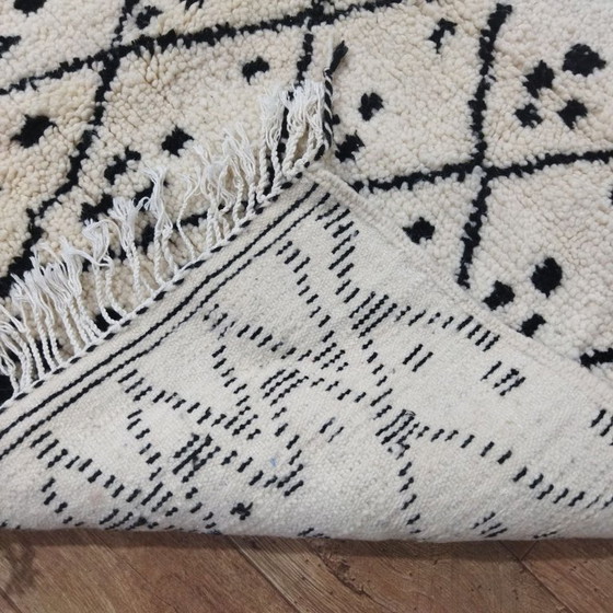 Image 1 of Authentiek Marokkaans Beni Ourain-tapijt 250 x 140 cm – Handgemaakt Berber wollen tapijt