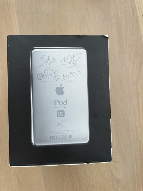 Apple iPod U2 Special Edition – Regali, Metal, Paper (photo 3 of 6)