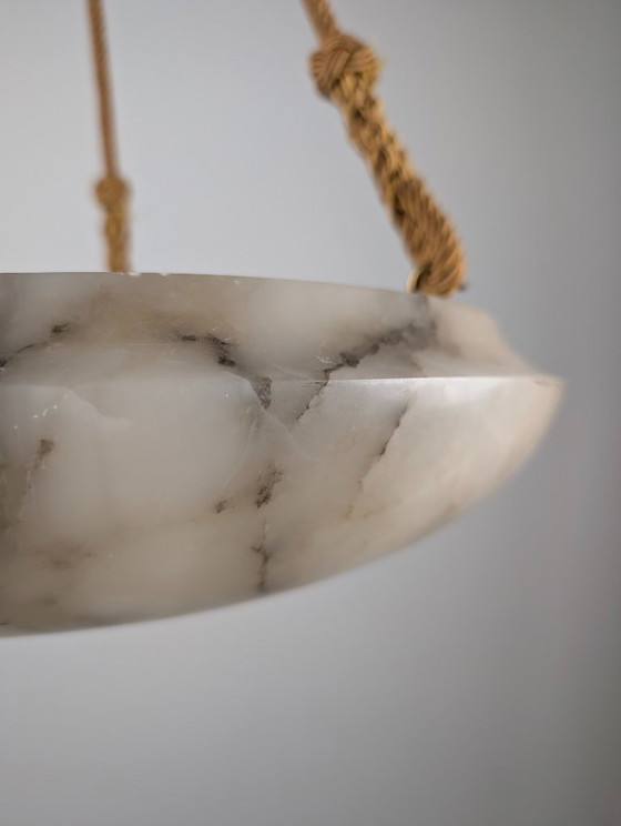 Zeitlose Art-Deco-Hängeleuchte aus geschnitztem Alabaster, schwarze Maserung, 1920er Jahre – Pendelleuchten (photo 5 of 10)