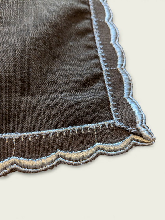 Image 1 of Raro ritrovamento! Set di tovaglie natalizie anni '80, marrone con ricami bianchi, 7 pezzi