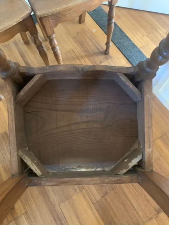 Image 1 of 5 Eiken Houten Stoeltjes Met Ronde Pootjes