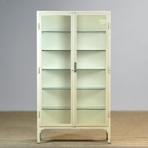 Armoire médicale en fer, années 1930