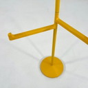 Porte-serviettes sur pied jaune de Makio Hasuike pour Gedy, années 1970