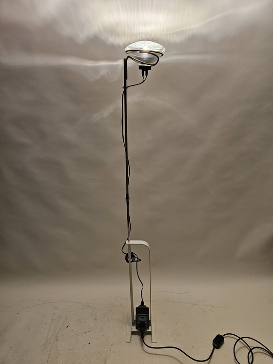 Image 1 of Set aus 2 Toio-Stehlampen, alte Originalversion, Flos