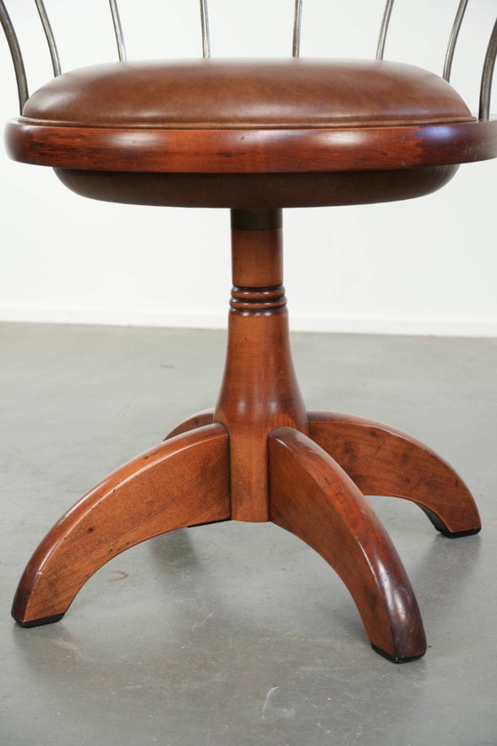 Image 1 of 2x draaibare Schuitema stoel/bijzetstoel/bureaustoel uit de Shaker serie met een cognac kleurige rundleren zitting