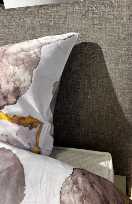 Image 1 of Letto Novamobili 180x210cm Letto da esposizione comprensivo di 2 comodini e materassi.