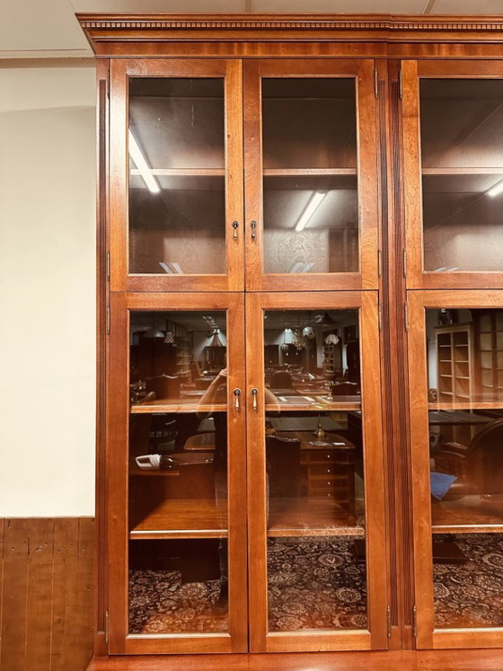 Librería clásica inglesa de caoba – Vidrio, Madera (photo 9 of 20)