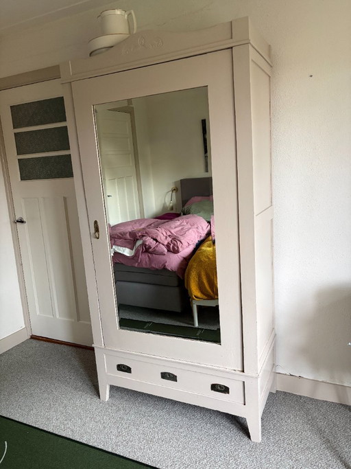 Eikenhouten spiegelkast voor in de slaapkamer