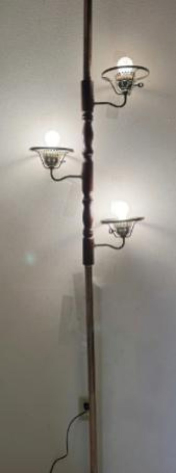 Image 1 of Lampada a palo in ottone/legno con 3 luci bianche e floreali, molto bella