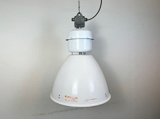 Image 1 of Grote witte geëmailleerde industriële fabriekslamp van Elektrosvit, jaren 90
