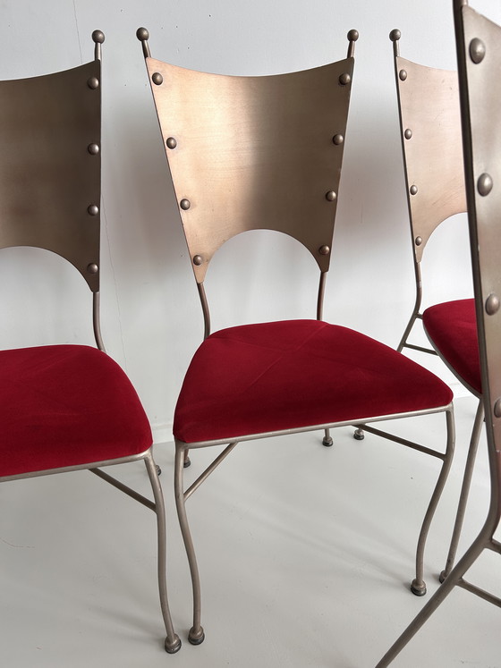 Image 1 of Sedie di design di Andy Thornton – velluto rosso e bronzo ramato (set)