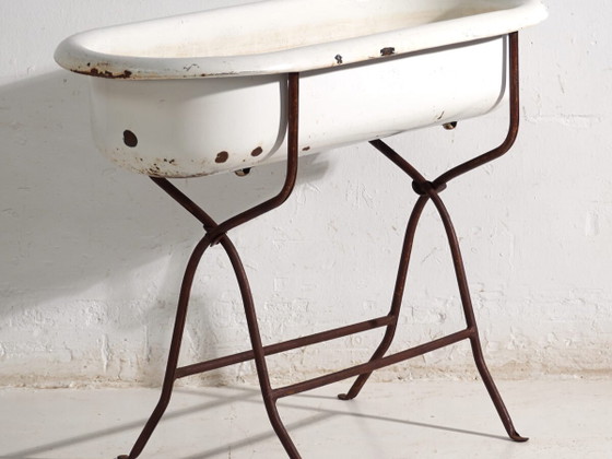 Antique bathtub in enamelled iron – Central Europe, circa 1950 #5 – Decorative Objects, Industrieel (photo 2 of 40)