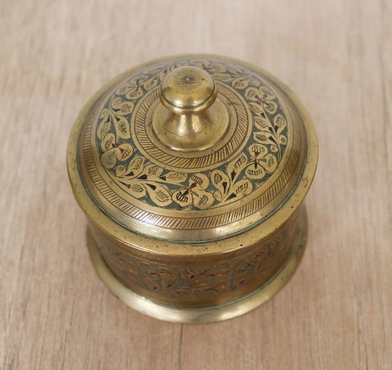 Image 1 of Pot à tabac/encens indien, en laiton émaillé, vintage milieu du XXe siècle
