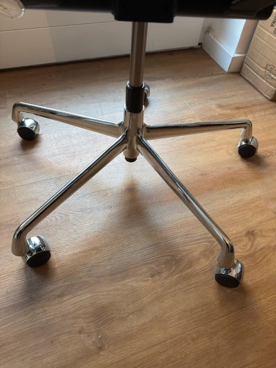 Image 1 of VITRA EA 219 Softpad lederen zwarte aluminium stoel bureaustoel draaistoel
