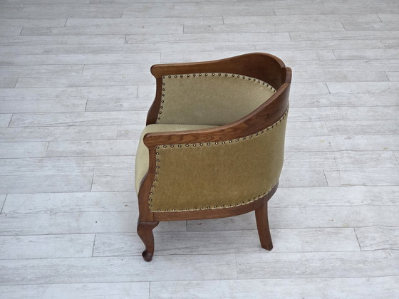 Image 1 of 1960er Jahre, dänischer Beistell-/Kindersessel, hellgrüner Möbelvelours, Eichenholz.