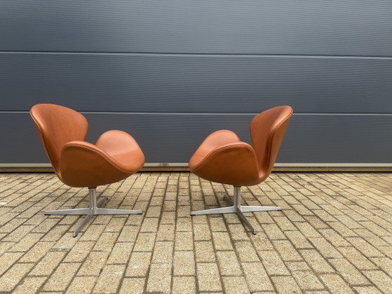 Image 1 of 2x Fritz Hansen Swan chair 1971 Cognac leder, NIEUWstaat!!