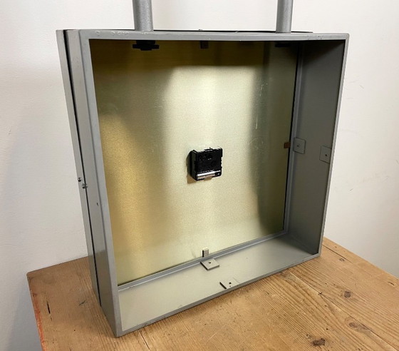 Image 1 of Grote vierkante, dubbelzijdige industriële fabrieksklok van Pragotron, jaren 60.