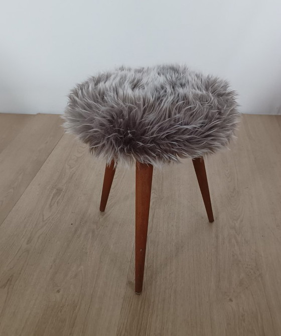 Tabouret Shaggy Années Cinquante – Poufs & repose-pieds, Textile, Bois (photo 7 of 7)