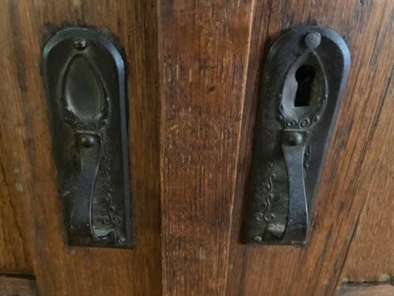 Image 1 of Antico mobile olandese con dettagli in stile Art Nouveau