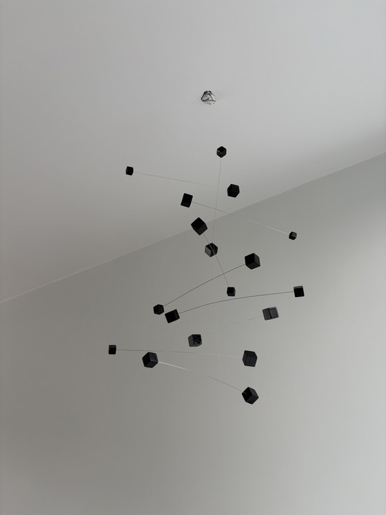 Image 1 of Mobile cinetico artistico – blocchi di legno neri – design moderno – 55 × 50 cm
