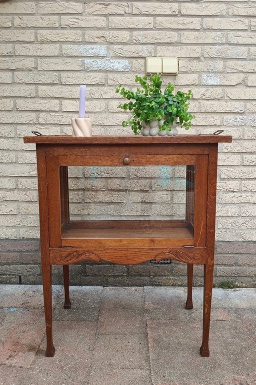 Magnifique armoire à thé vintage avec étoile transparente