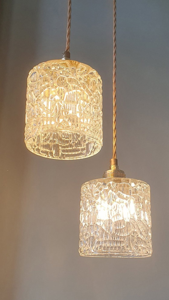 Image 1 of Ensemble de deux suspensions vintage en verre épais texturé. Style milieu du siècle.