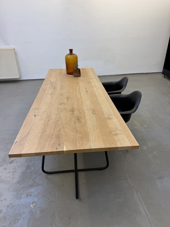 Atemberaubender Esstisch mit massiver Eichenplatte, Esstische, Holz, Metall, Beige (Foto 8 von 10)