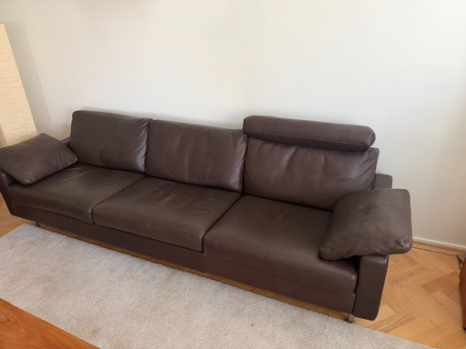 Sofá de 3 plazas en piel marrón oscuro marca COR