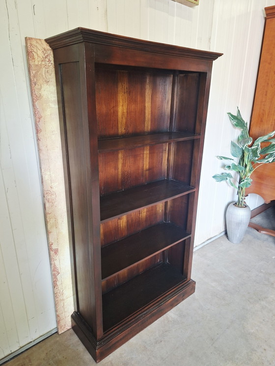 Image 1 of Librería colonial de teca. Dimensiones: 97 x 33 cm y 180 cm de alto.