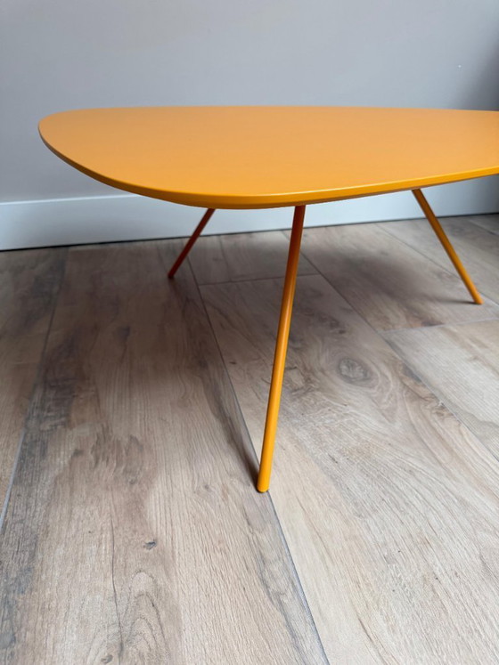 Image 1 of Leolux Liliom salontafel – geel – als nieuw