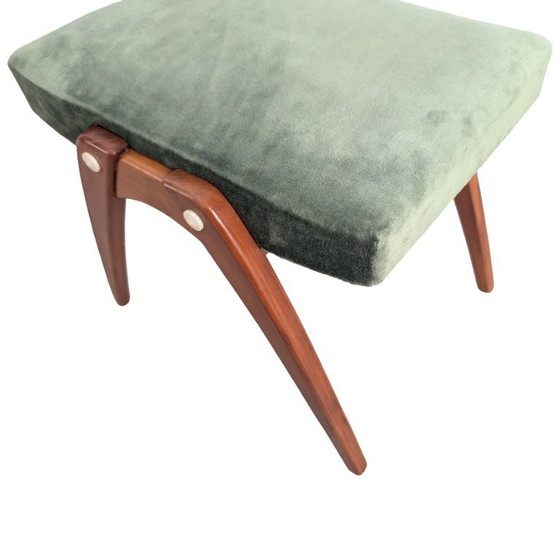 Image 1 of Originele voetenbank uit het midden van de vorige eeuw, gemaakt van teakhout en fluweel, vintage ottoman