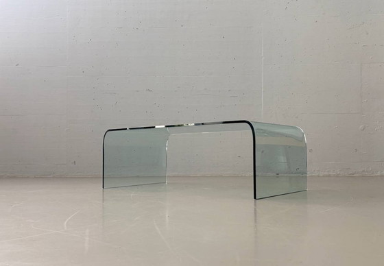 Image 1 of Glazen salontafel van gebogen veiligheidsglas, jaren 70.