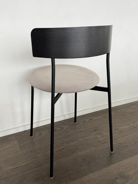 Image 1 of Chaise FEST Friday 8 x Olbia 181, structure et dossier noirs