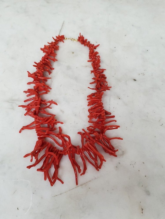 Image 1 of Sieraden - Ketting van bloedrood koraal met franje. (ref 4044)
