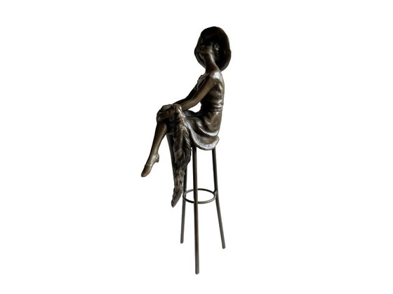 Image 1 of Elegante Bronzeskulptur Frau mit Hut