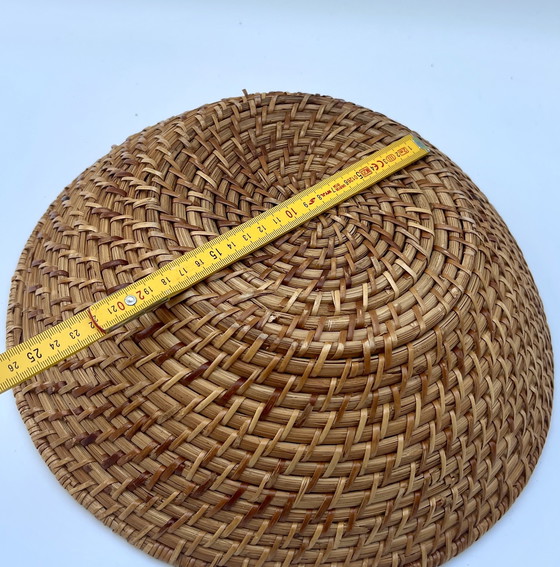 Image 1 of Panier en rotin tressé à la main – années 1970-1980
